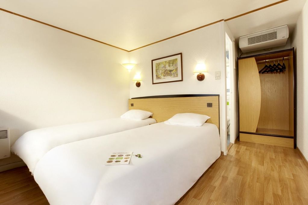 Kyriad Niort - La Creche Room photo